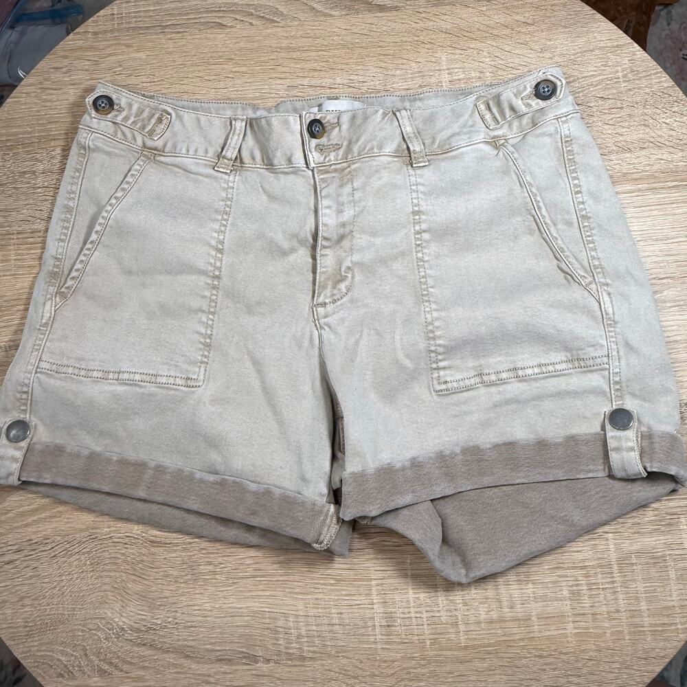 BKE buckle womens tan cuffed shorts size 31